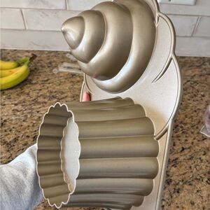 Williams Sonoma Gold Cupcake Cake Pan